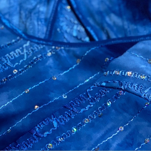 WOMENS TOP BLUE / SEQUINS 
By 3 ESTABLISHED 1962 
SIZE XL 

COLR 
BLUE - Picture 7 of 12